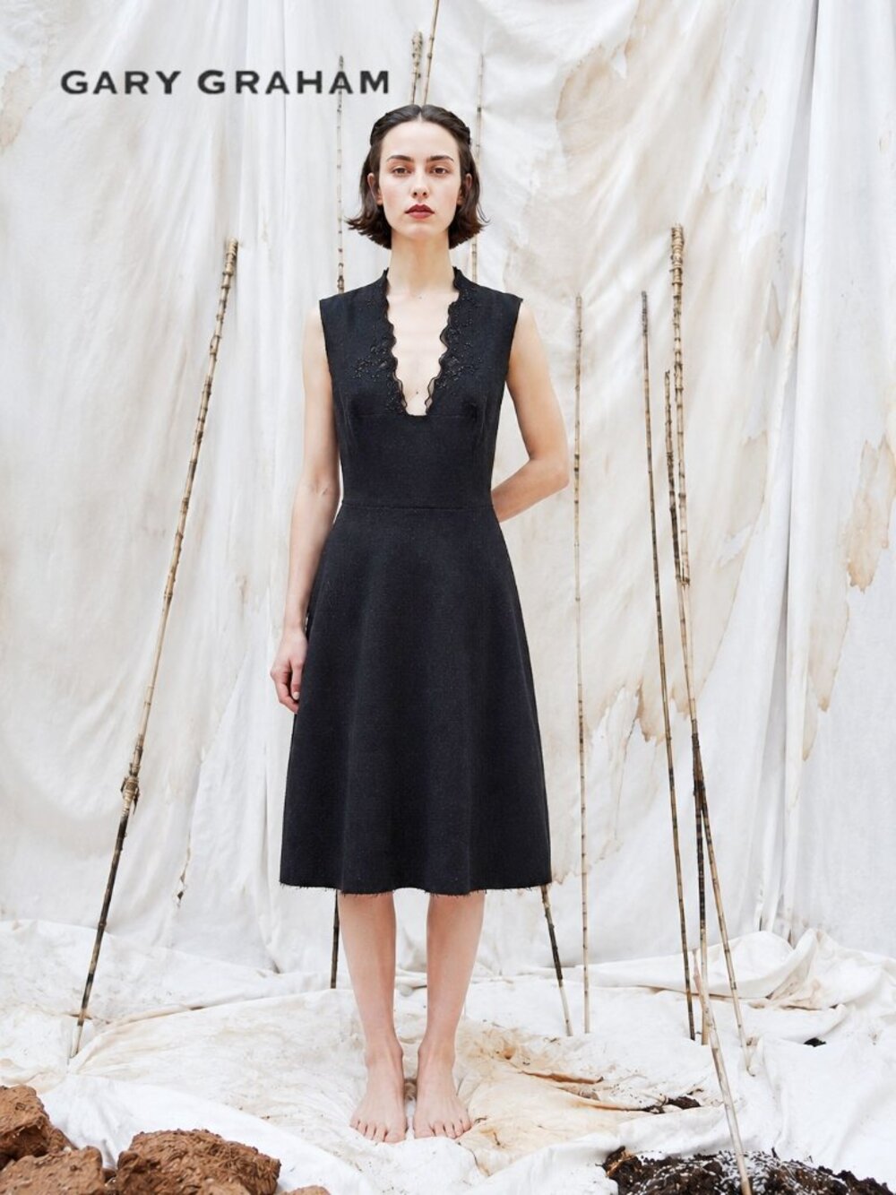 GARY GRAHAM Black Wool Beaded Cutout Dress Silk Inset Deep V Sleeveless SZ 8